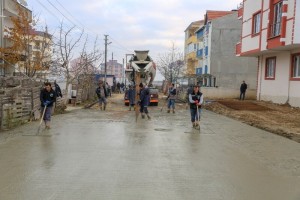 Beton Yol Yapım Çalışmaları Devam Ediyor